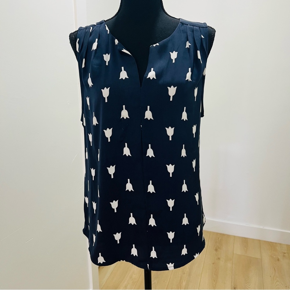 Navy and White Women's Sleeveless Top